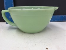 Vintage Jadite Green Glass Small Mixing Bowl with Pouring Spout, 4" x 6.5" — listing 4