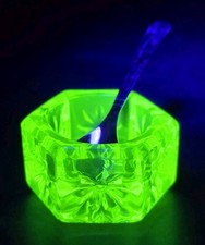 Vaseline Uranium Glass Individual Open Salt Cellar / Master Salt Dip, Rectangular Waffle-Base Pattern (2" x 1 1/4") — listing 4