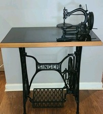 Antique Singer Treadle Sewing Machine in Oak Cabinet with Cast Iron Base — listing 5