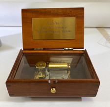 Reuge Swiss Wooden Music Box with Mozart Medallion, Plays 'Die Zauberflöte' — listing 3