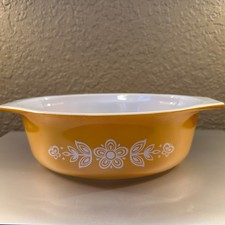 Pyrex Butterfly Gold Round Casserole Dish with Clear Lid — listing 4