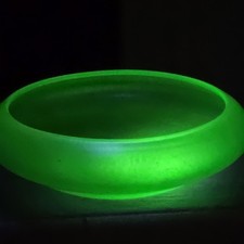 Green Uranium (Vaseline) Glass Depression-Era Ribbed/Swirl Console Bowl with Square Foot
