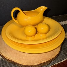 Fiesta Gravy Boat / Sauce Boat with Under-Plate Tray in Persimmon — listing 2