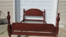 Traditional Cherry-Finish Mahogany Poster Bed Headboard & Footboard Set with Carved Shell Crest